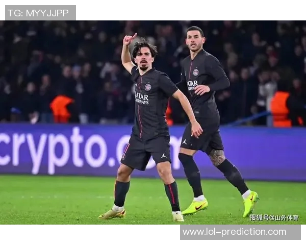 英超激战巴黎圣日耳曼险胜热刺帽子戏法点燃全场激情