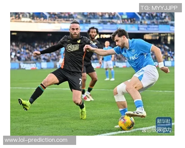 世界杯波尔图与那不勒斯激战成平局争议判罚引发全场热议