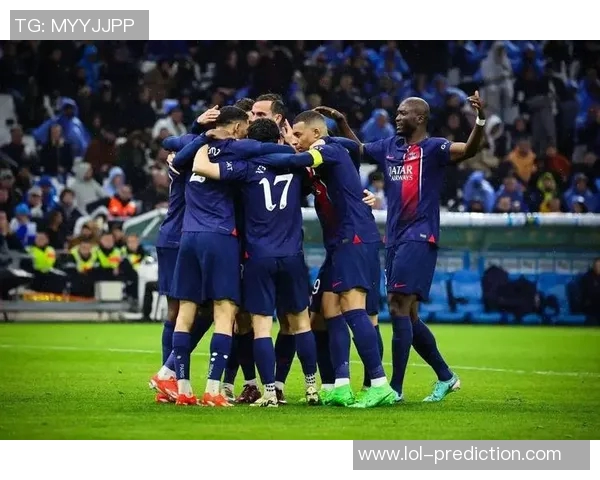 欧联杯巴黎圣日耳曼大胜曼城战术解析与惨败瞬间回顾